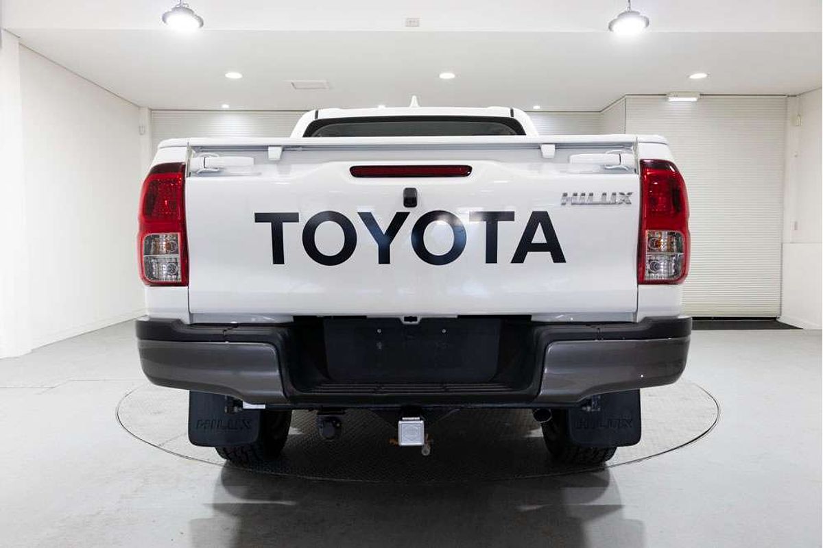 Hilux 4x4 SR 2.8L T Diesel Automatic Double Cab 