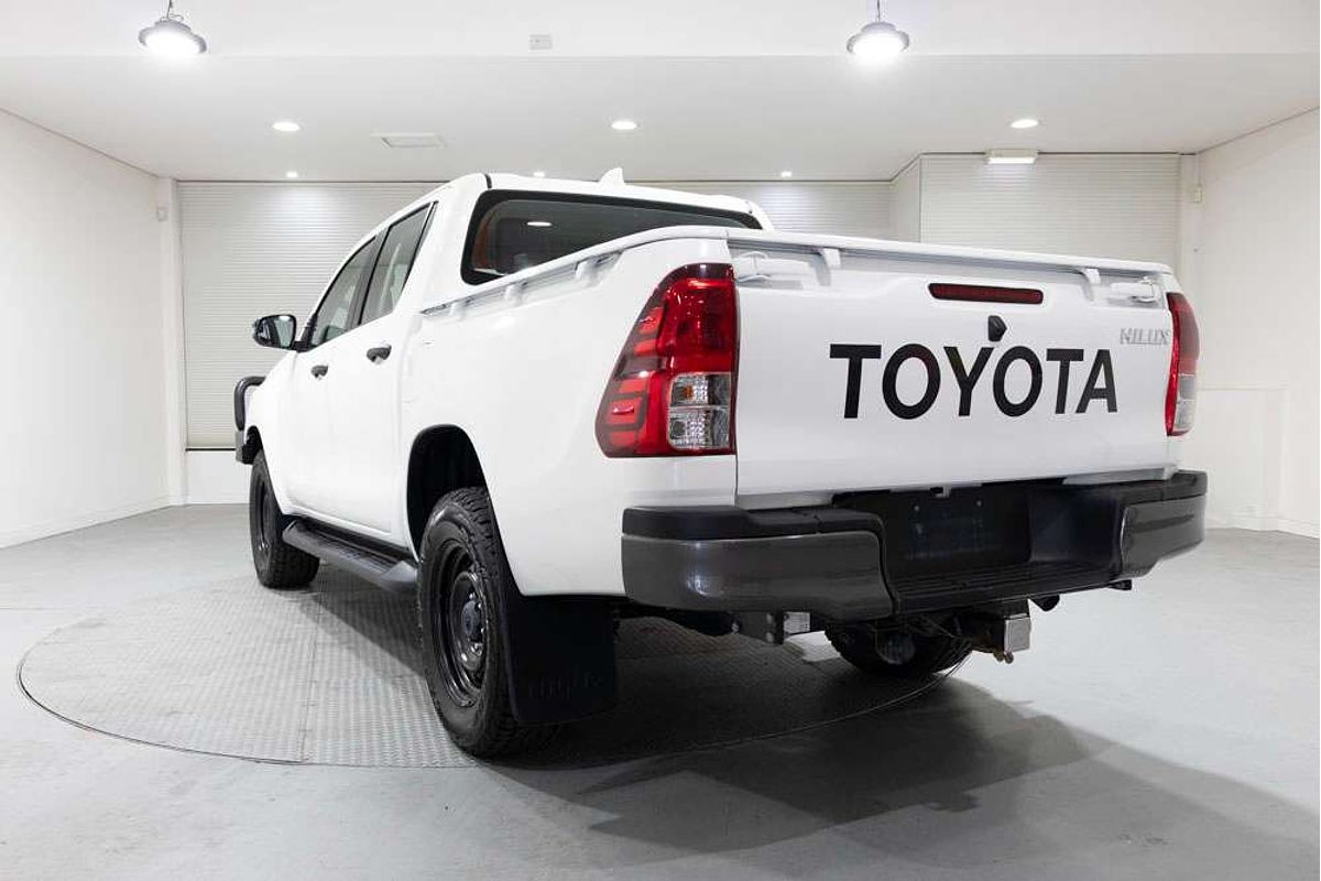 Hilux 4x4 SR 2.8L T Diesel Automatic Double Cab 