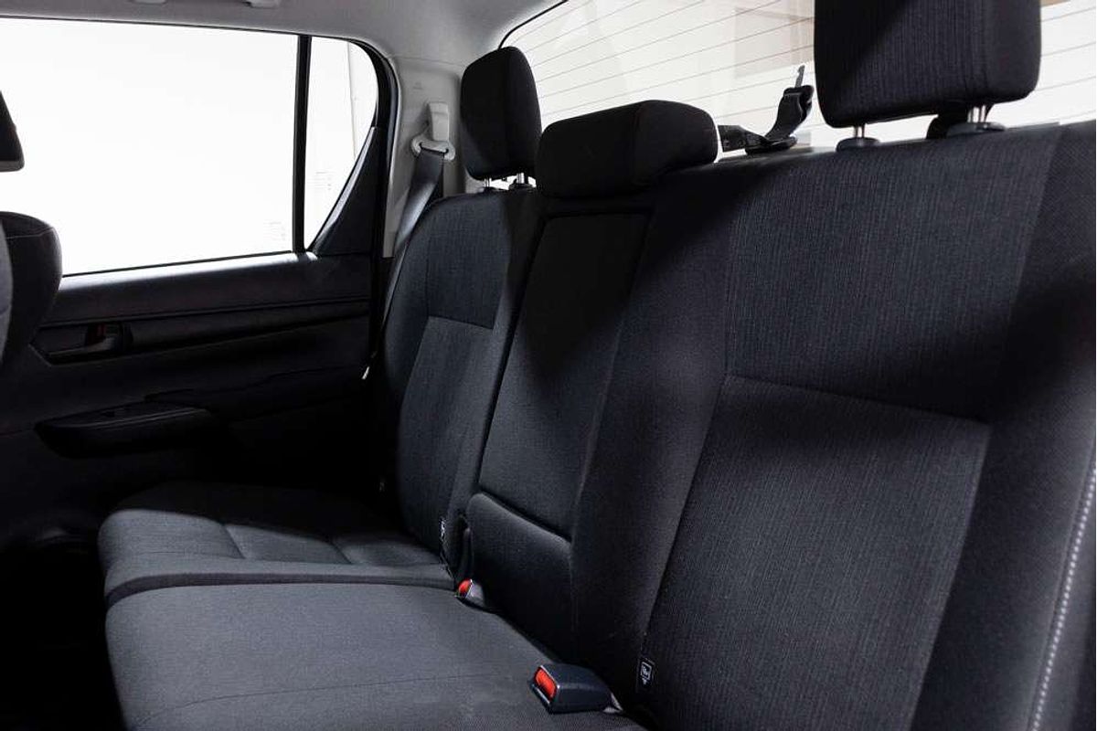 Hilux 4x4 SR 2.8L T Diesel Automatic Double Cab 