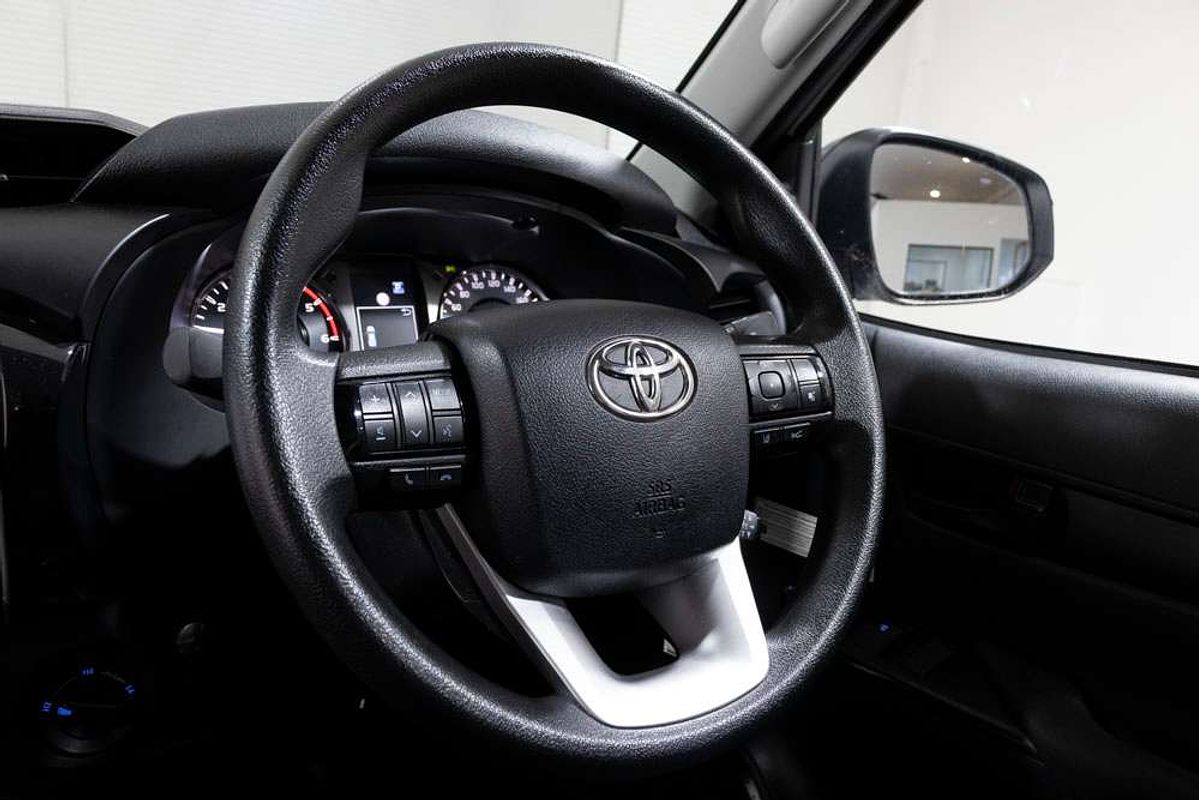Hilux 4x4 SR 2.8L T Diesel Automatic Double Cab 