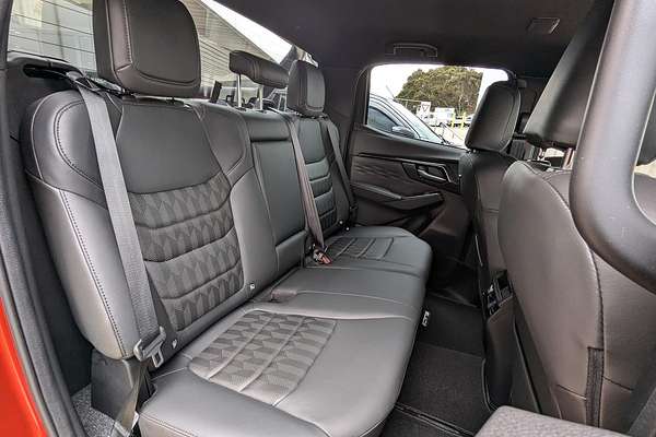 2024 Isuzu D-MAX BLADE 4X4