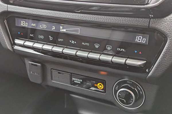 2024 Isuzu D-MAX BLADE 4X4