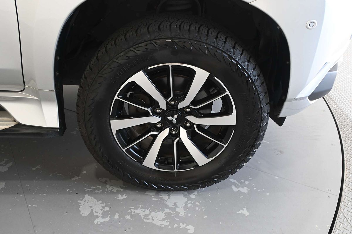 2017 Mitsubishi Pajero GLS NX