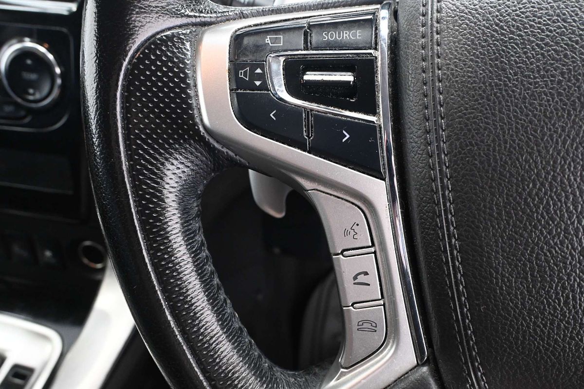 2017 Mitsubishi Pajero GLS NX