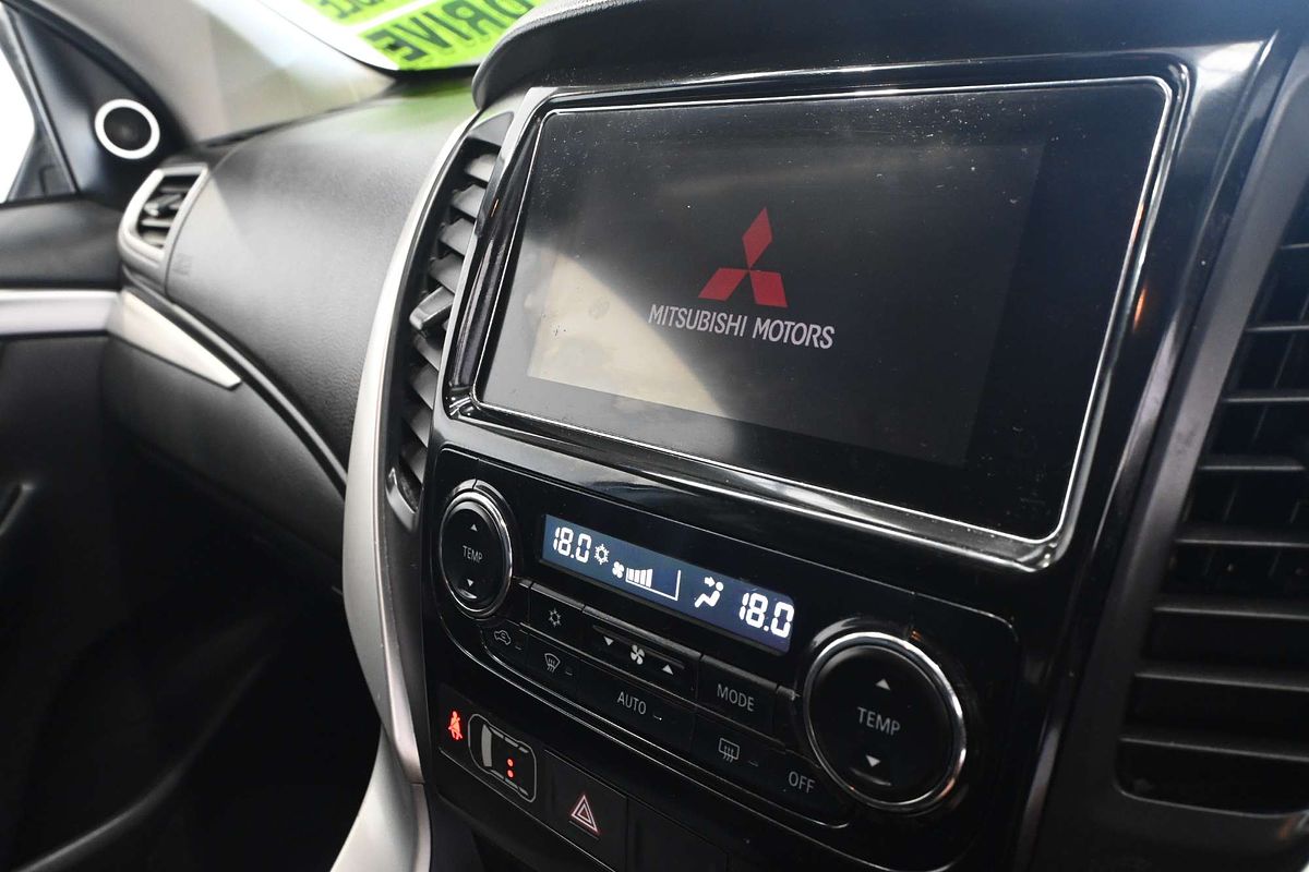 2017 Mitsubishi Pajero GLS NX