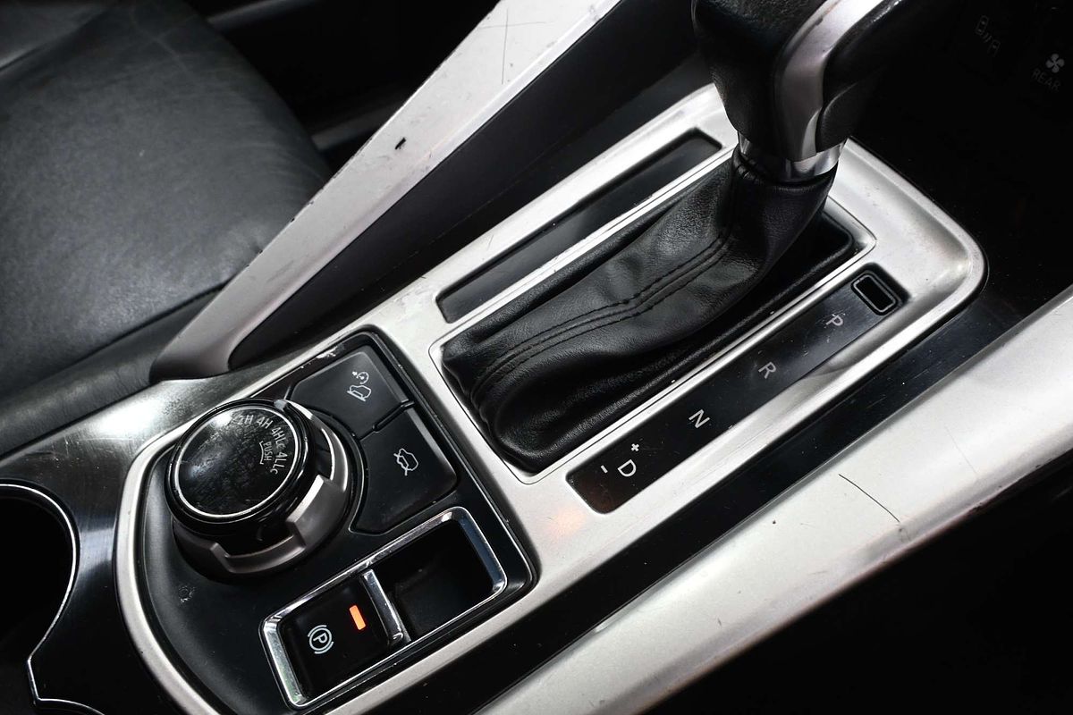 2017 Mitsubishi Pajero GLS NX