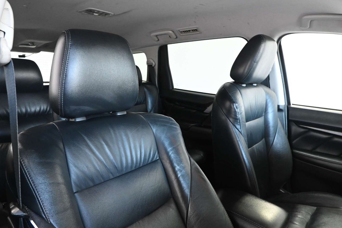 2017 Mitsubishi Pajero GLS NX