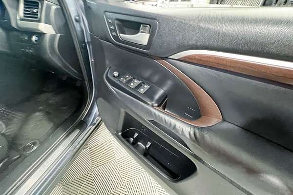 2014 Toyota Kluger Grande GSU55R