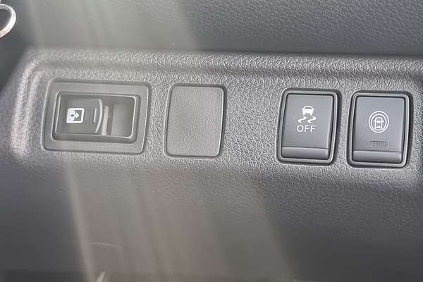 2025 Nissan Navara ST D23 4X4