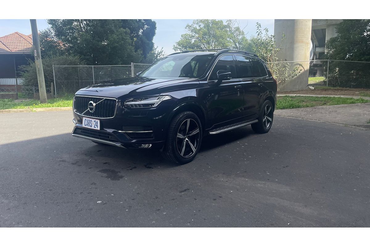 2016 Volvo XC90 T6 Momentum