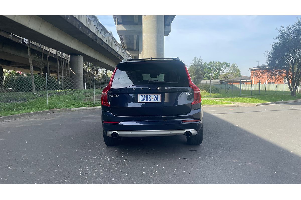 2016 Volvo XC90 T6 Momentum