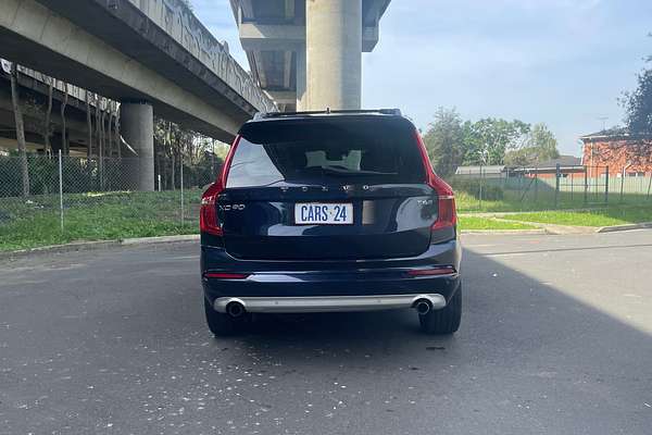 2016 Volvo XC90 T6 Momentum