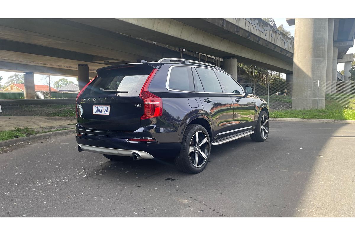 2016 Volvo XC90 T6 Momentum