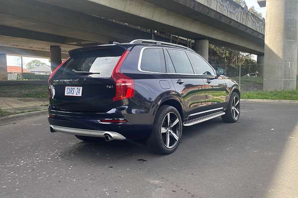 2016 Volvo XC90 T6 Momentum
