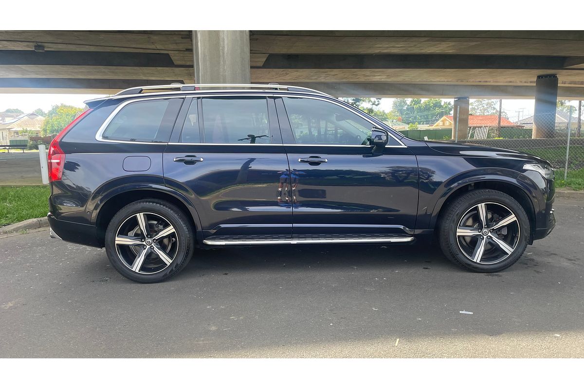 2016 Volvo XC90 T6 Momentum