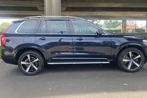 2016 Volvo XC90 T6 Momentum