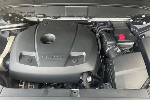 2016 Volvo XC90 T6 Momentum