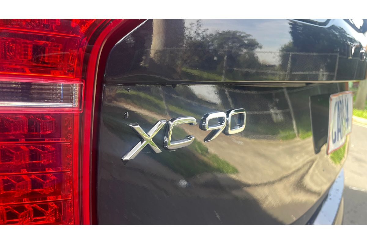 2016 Volvo XC90 T6 Momentum