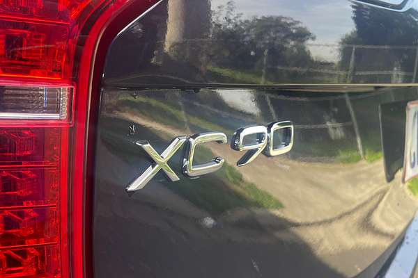 2016 Volvo XC90 T6 Momentum