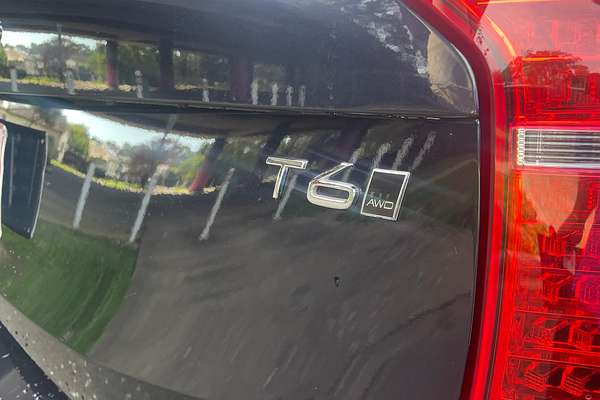 2016 Volvo XC90 T6 Momentum