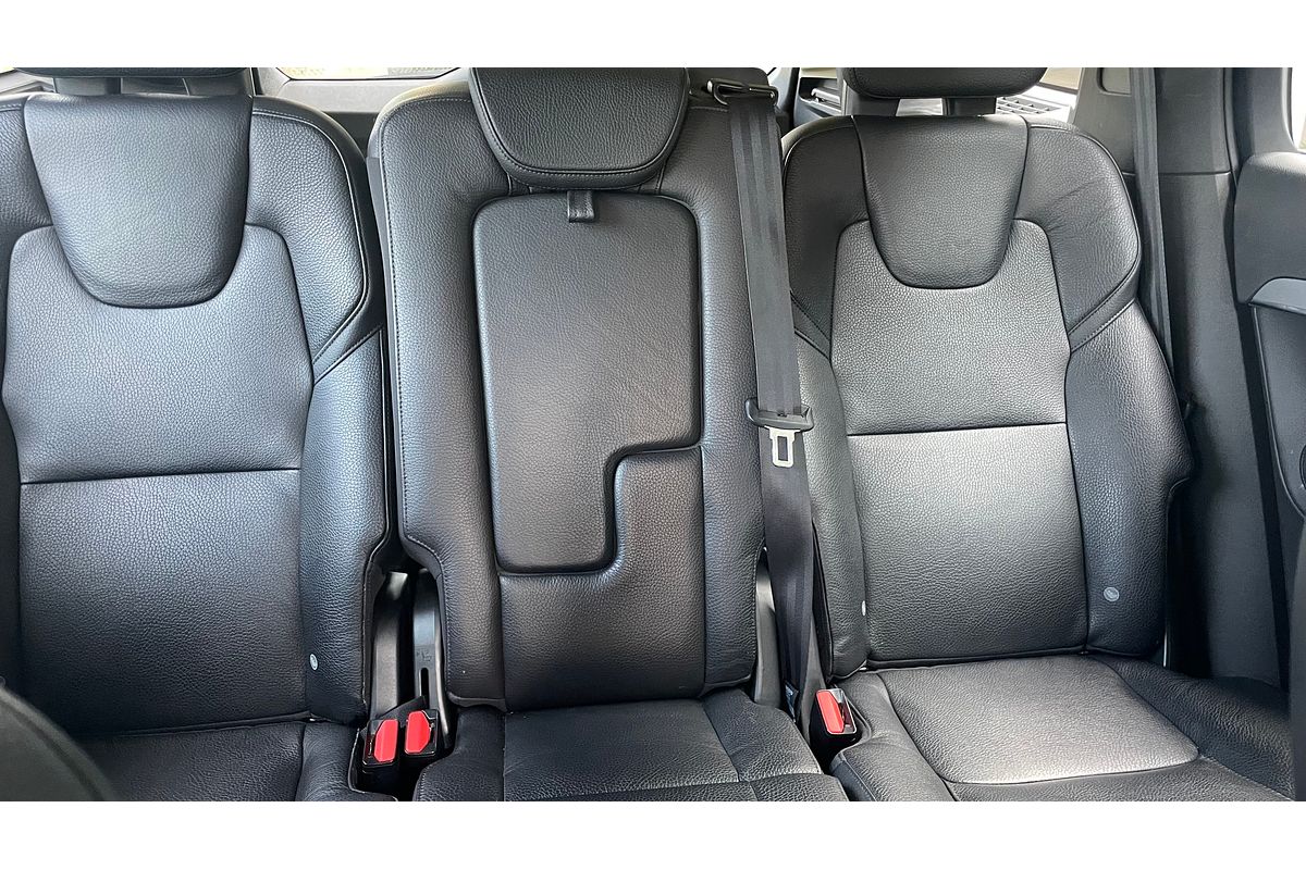 2016 Volvo XC90 T6 Momentum