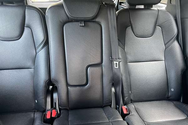 2016 Volvo XC90 T6 Momentum