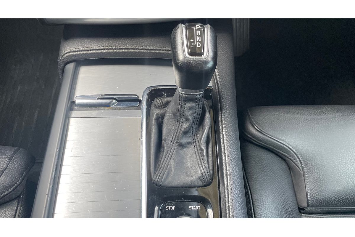 2016 Volvo XC90 T6 Momentum
