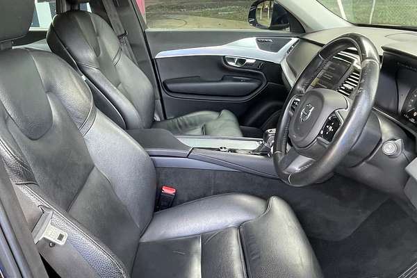 2016 Volvo XC90 T6 Momentum