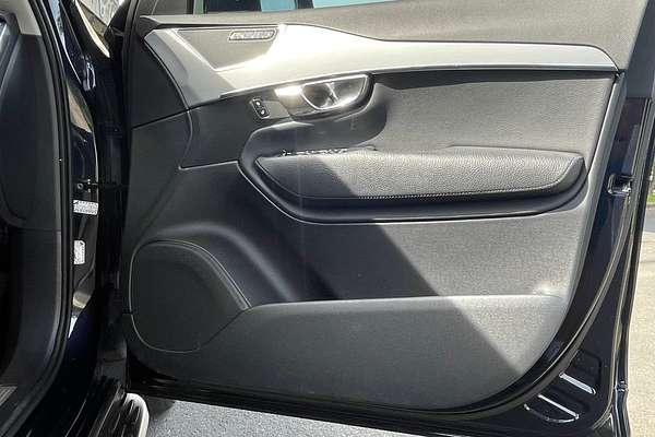 2016 Volvo XC90 T6 Momentum