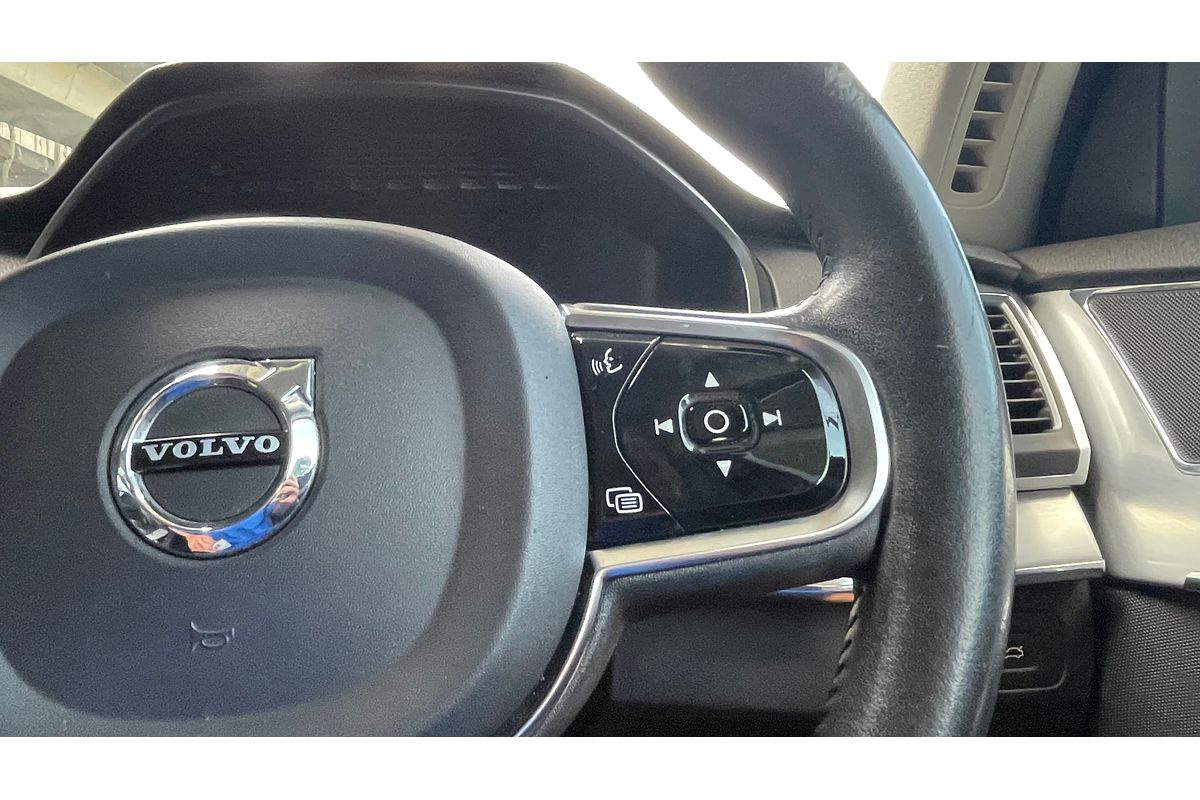 2016 Volvo XC90 T6 Momentum