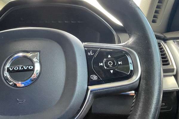 2016 Volvo XC90 T6 Momentum