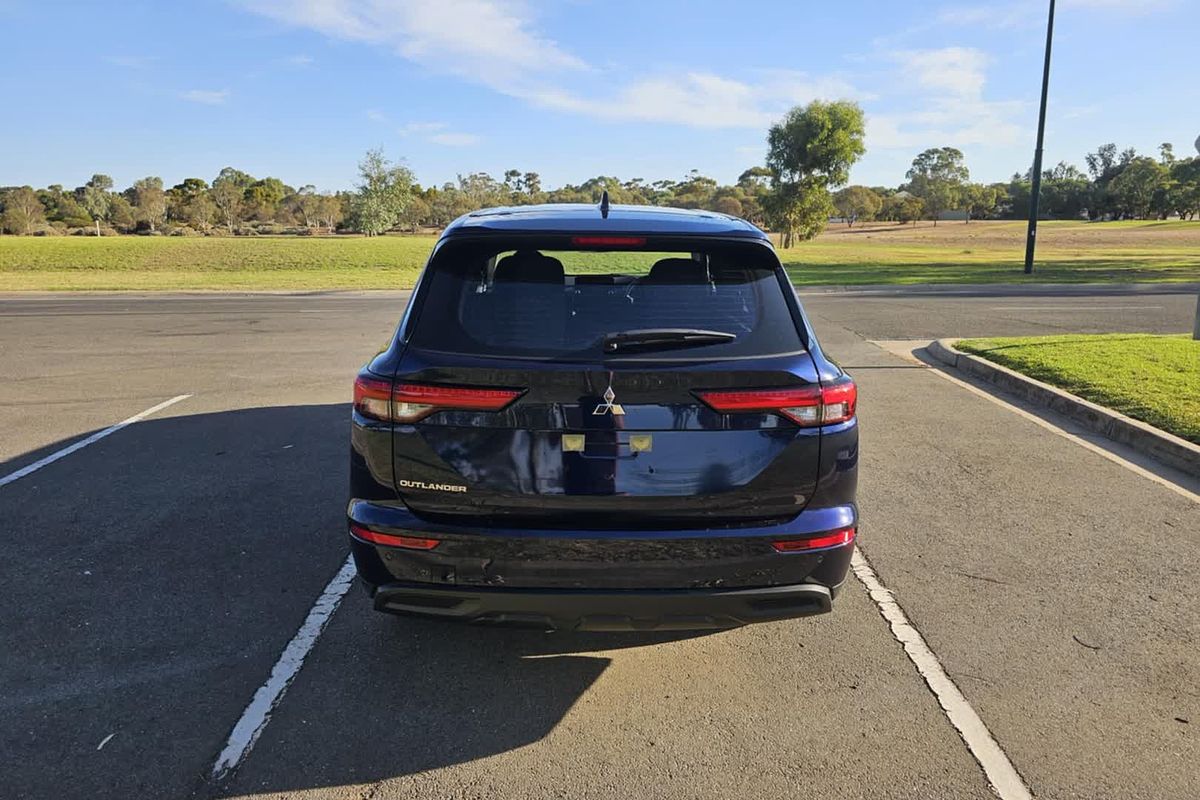 2024 Mitsubishi Outlander ES ZM