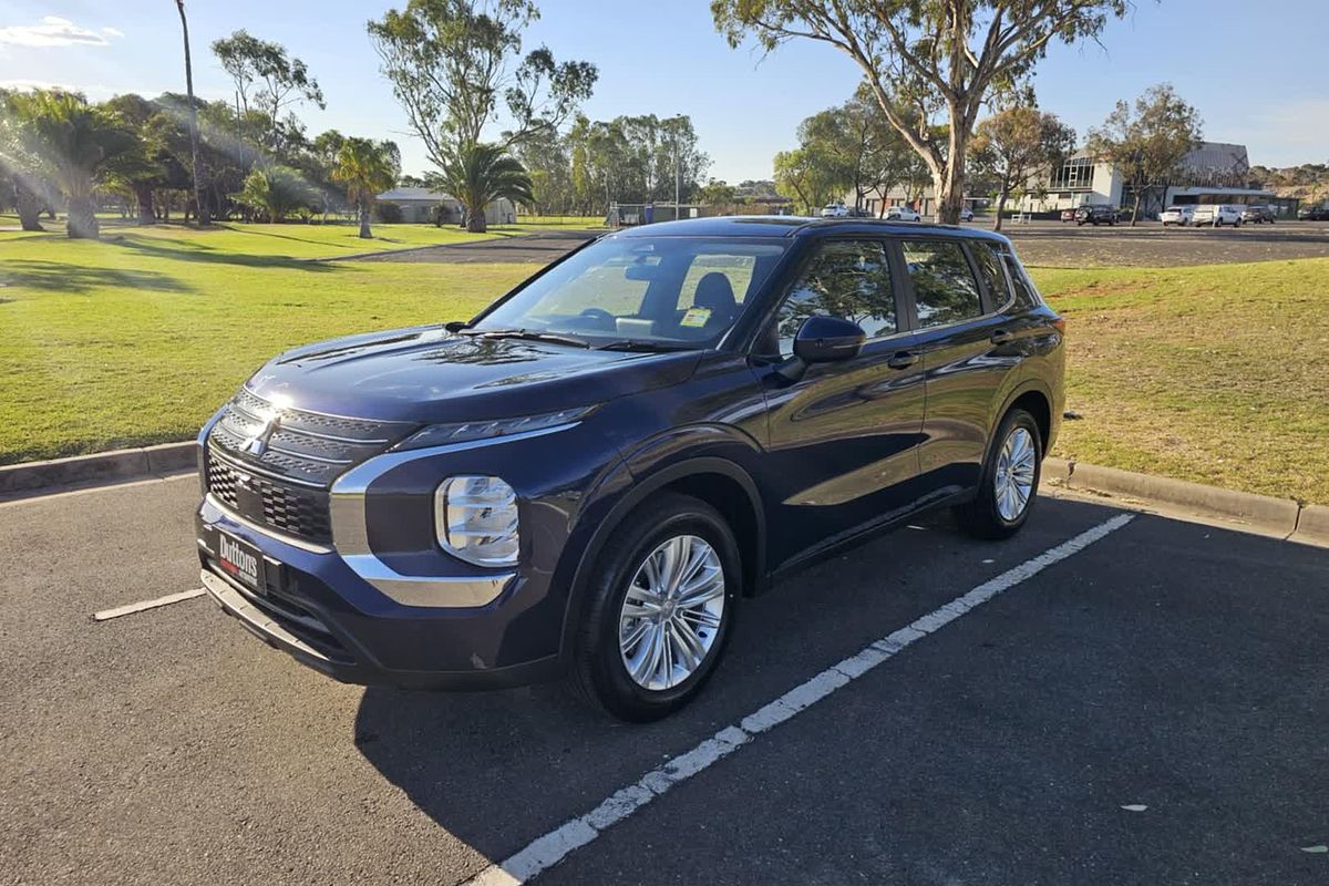 2024 Mitsubishi Outlander ES ZM