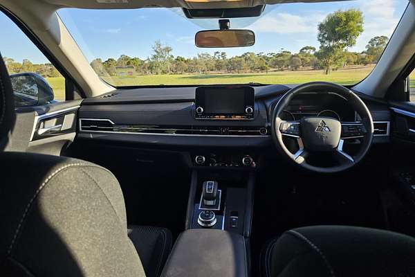 2024 Mitsubishi Outlander ES ZM