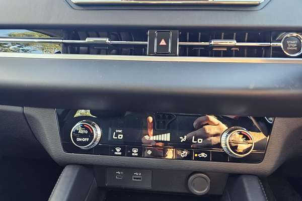 2024 Mitsubishi Outlander ES ZM