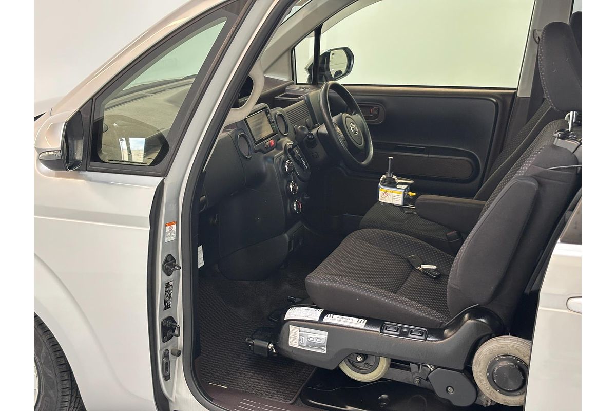 2016 Toyota Porte Welcab