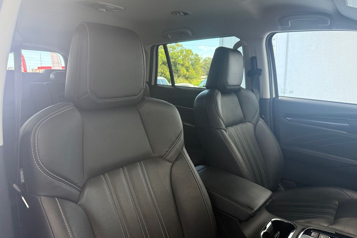 2022 Isuzu MU-X LS-T