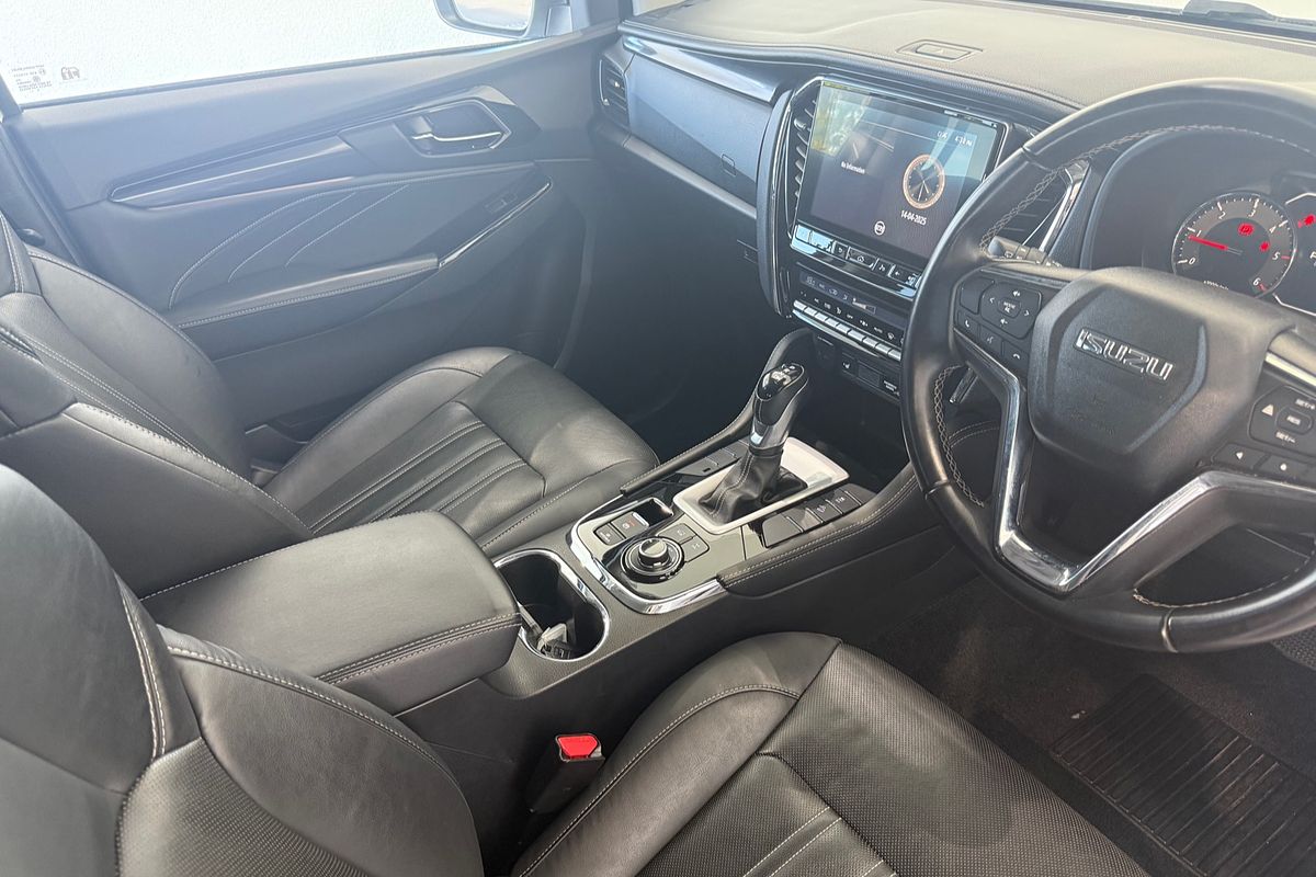 2022 Isuzu MU-X LS-T