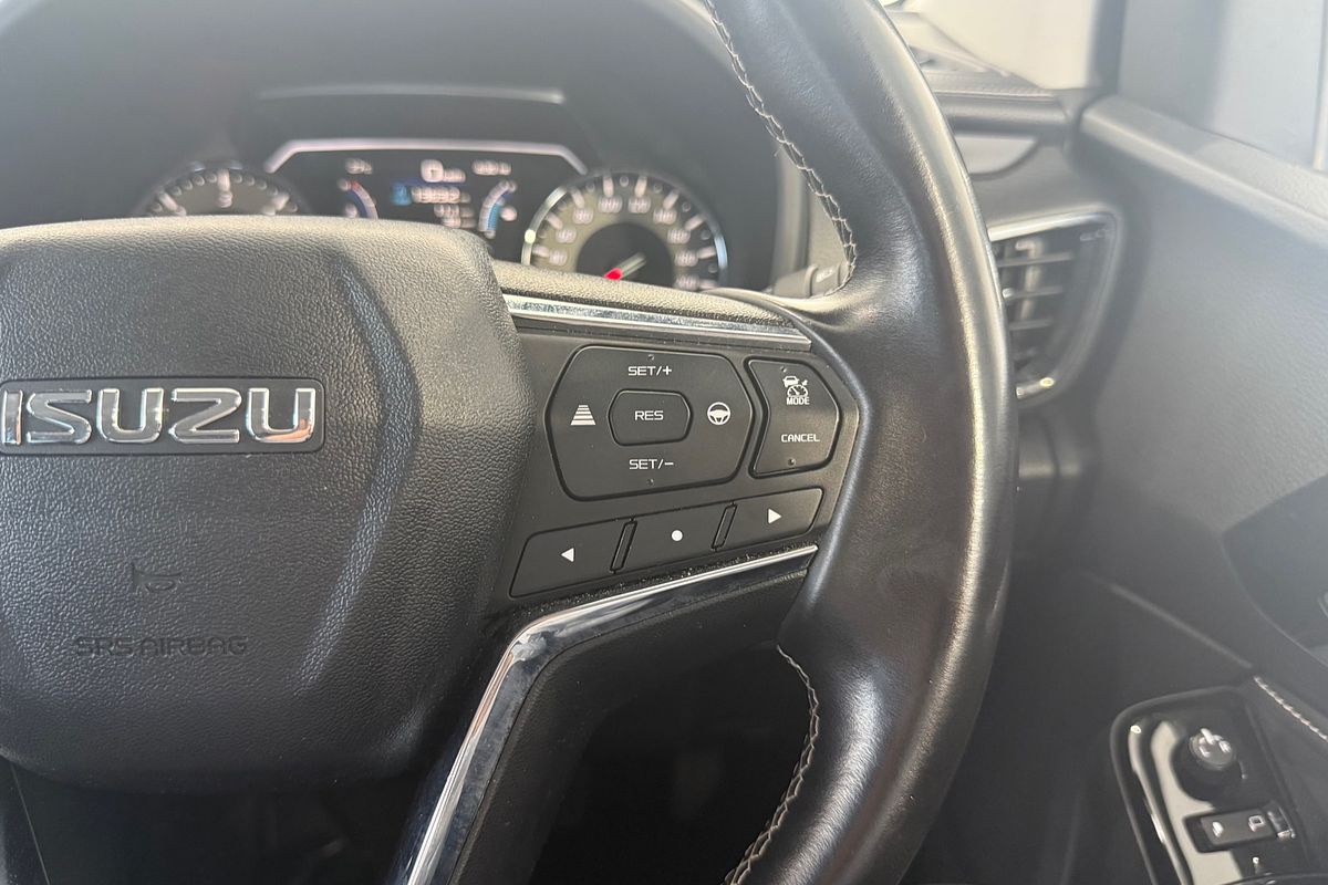 2022 Isuzu MU-X LS-T