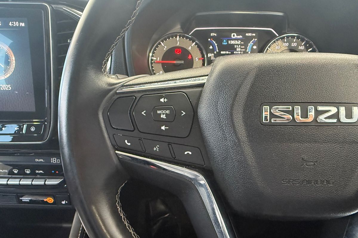 2022 Isuzu MU-X LS-T