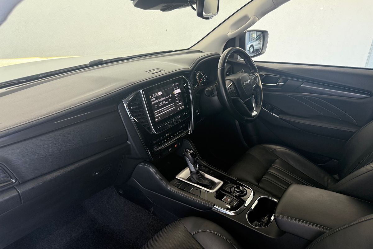 2022 Isuzu MU-X LS-T