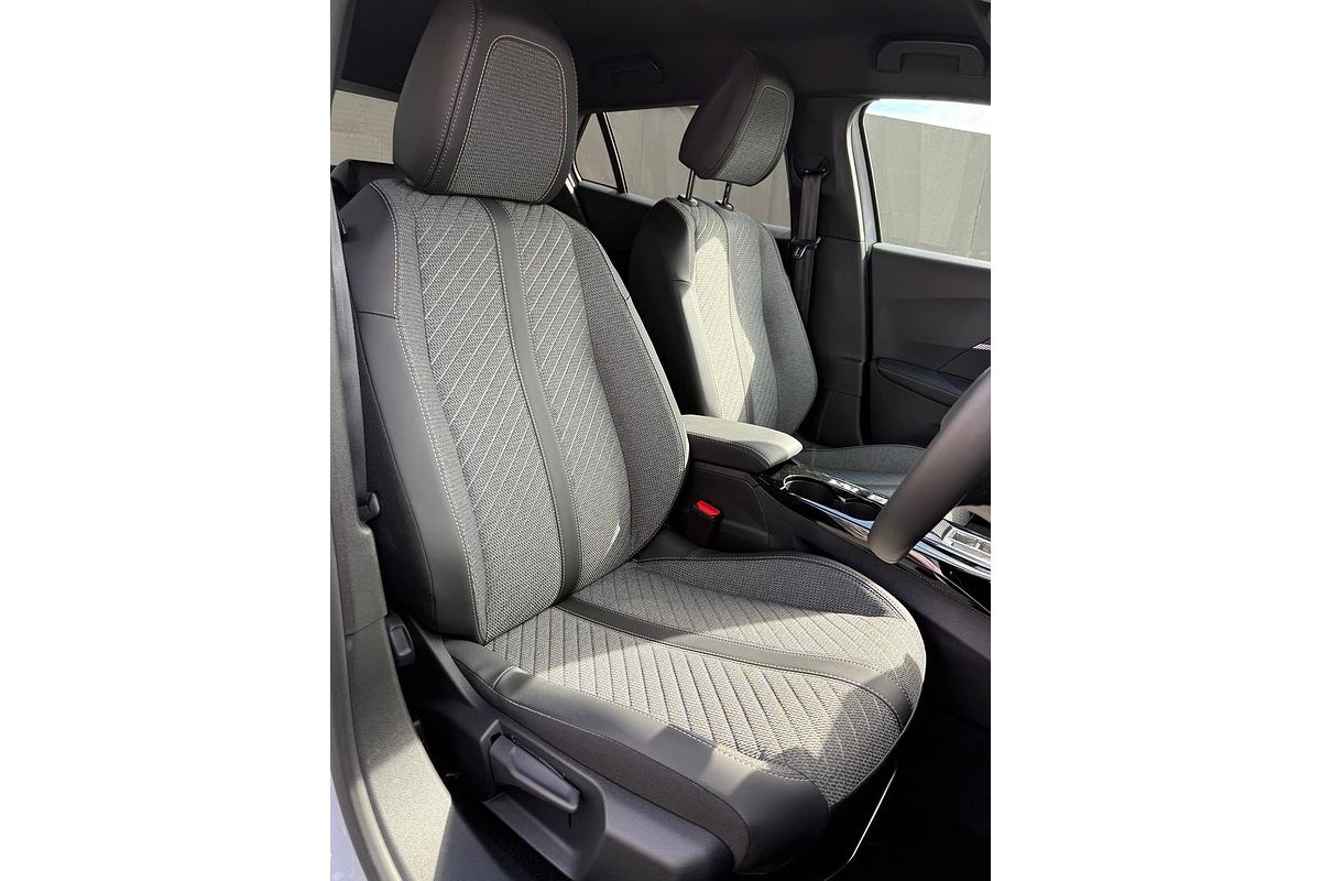 2025 Peugeot 2008 Allure Hybrid P24