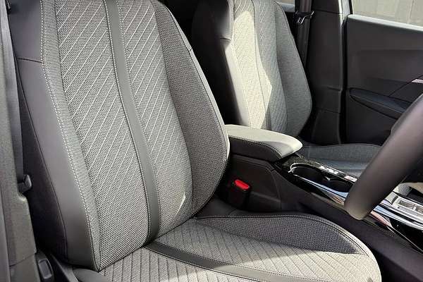 2025 Peugeot 2008 Allure Hybrid P24