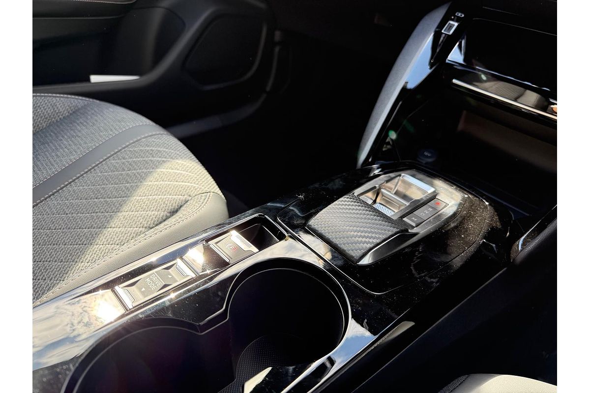 2025 Peugeot 2008 Allure Hybrid P24