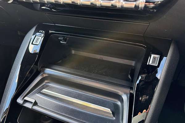 2025 Peugeot 2008 Allure Hybrid P24