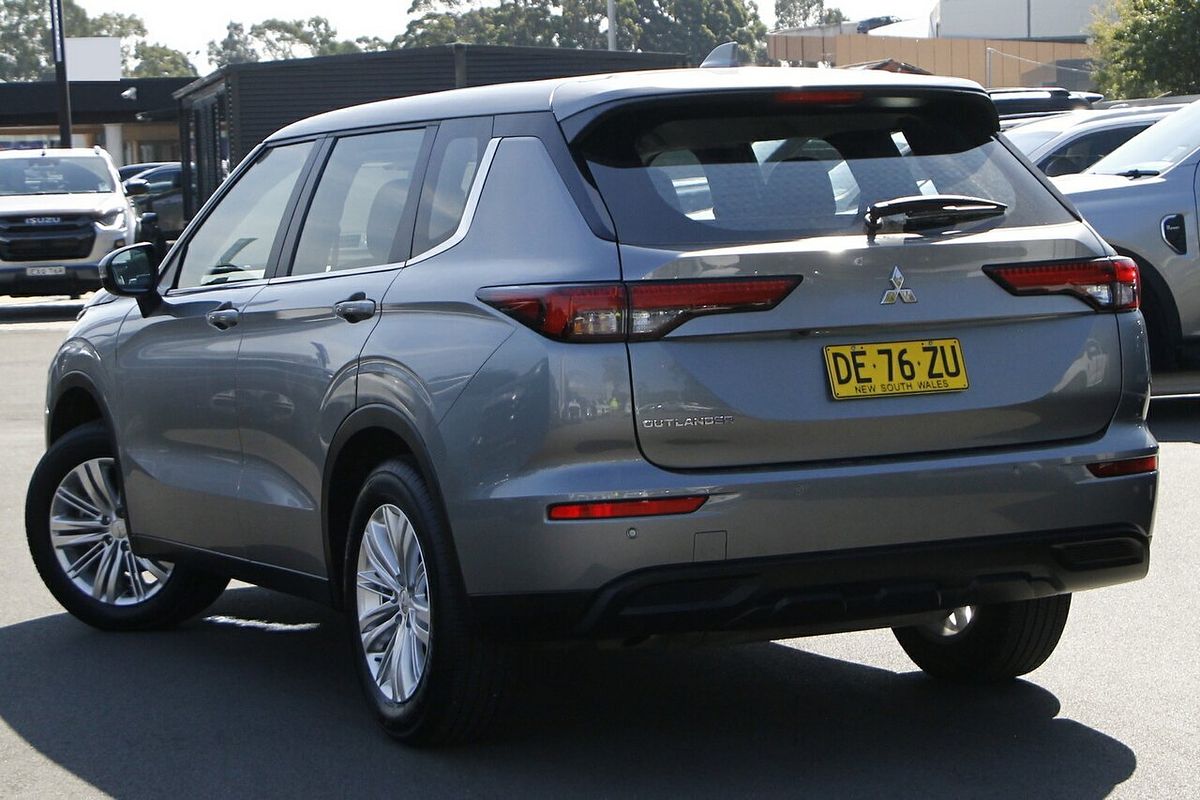 2022 Mitsubishi Outlander ES ZM