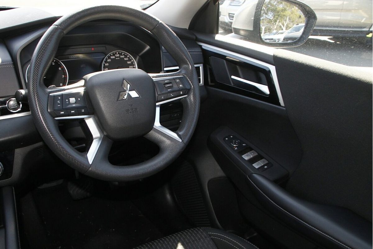 2022 Mitsubishi Outlander ES ZM