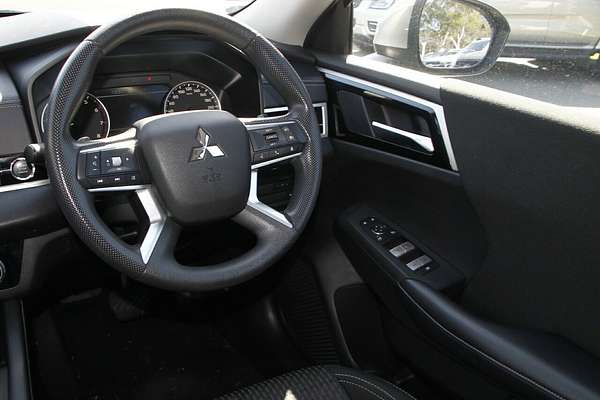 2022 Mitsubishi Outlander ES ZM