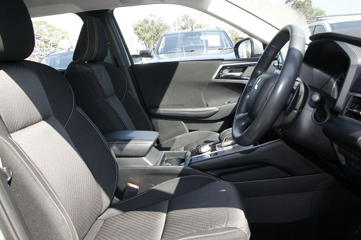2022 Mitsubishi Outlander ES ZM