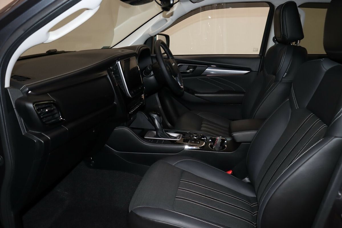 2021 Isuzu MU-X LS-T